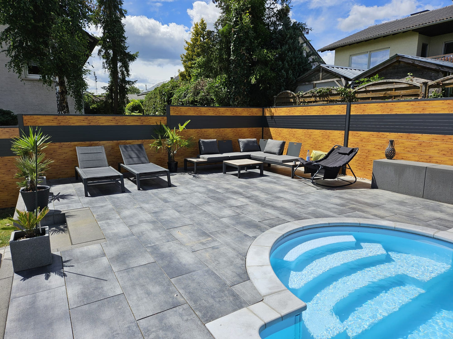 Schweng Zaun mit Nut & Feder Paneelen (ohne Abstand)