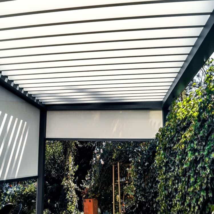 Lamellenpergola B160 XL – konfigurierbar - Weiß RAL 9016 Feinstruktur - Breite 3,43 m; 3,36 m; 3,29 m