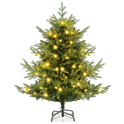 Weihnachtsbaum mit Beleuchtung