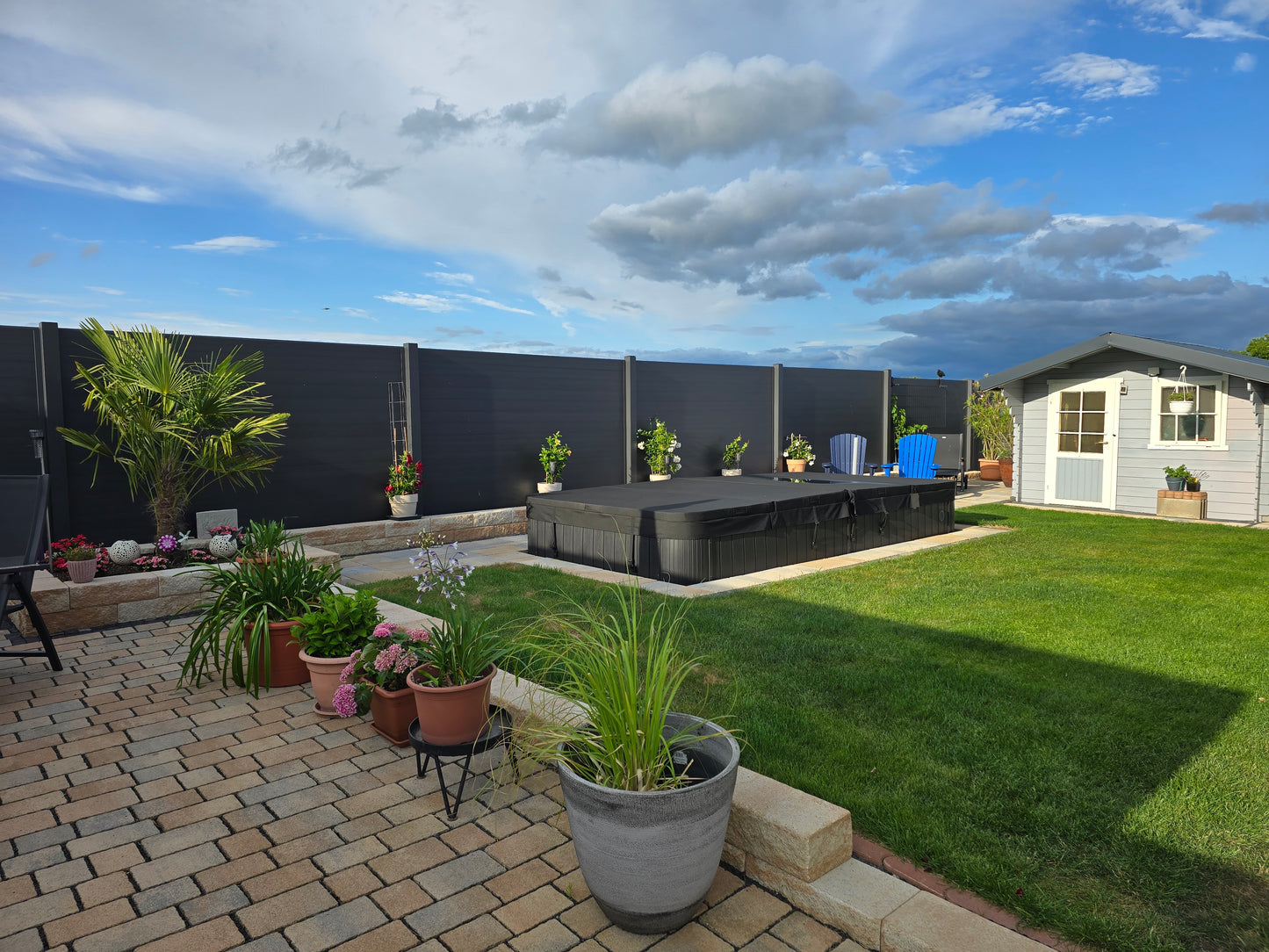 Schweng Zaun mit Nut & Feder Paneelen (ohne Abstand)