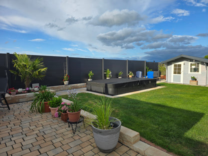 Schweng Zaun mit Nut & Feder Paneelen (ohne Abstand)