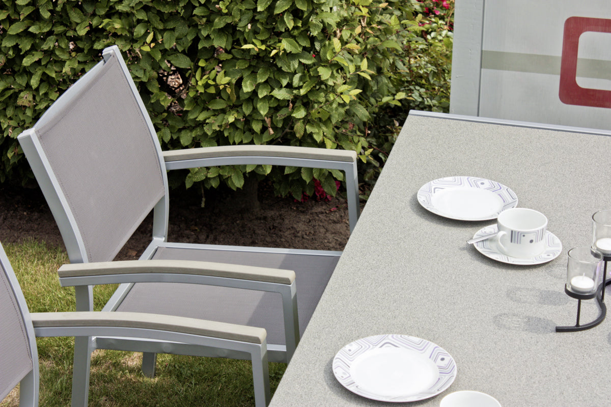 Gartengruppe GRACE – 5-teiliges Set aus Aluminium & Spraystone-Tisch