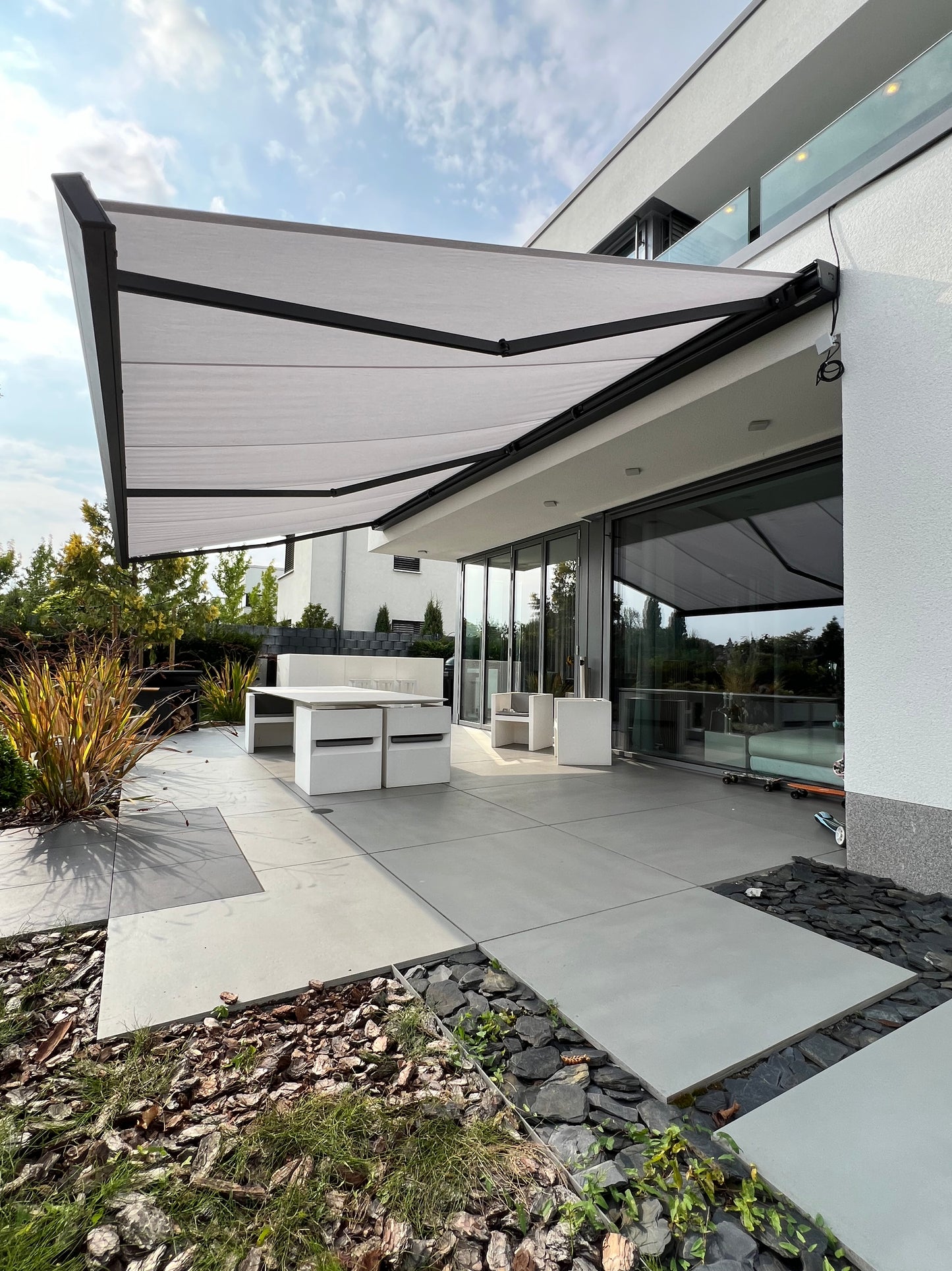 Kassettenmarkise – Prima C1 – konfigurierbar - Weißaluminium RAL 9006 - Breite 2,00 m