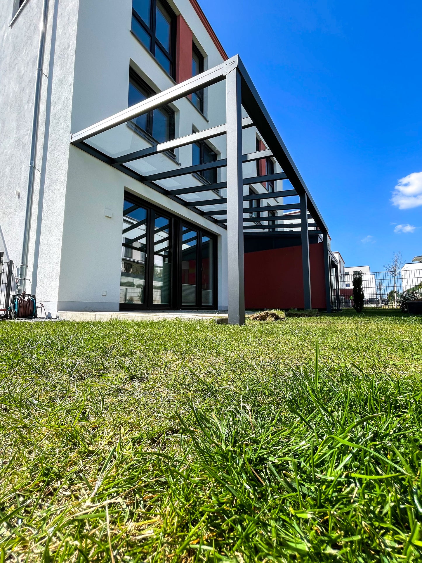 Schweng Economy Terrassenüberdachung - Weiß - Breite 7,06 m - Tiefe 2,55 m